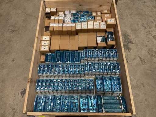 Lotto di materiale per l'installazione