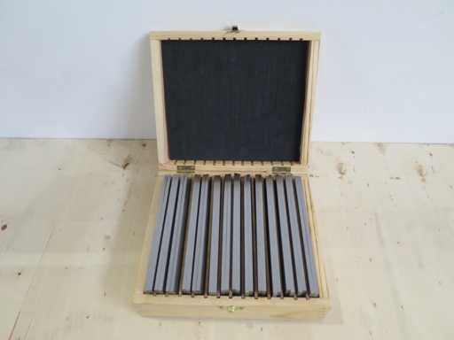 WMT MODEL 3 Parallel Set