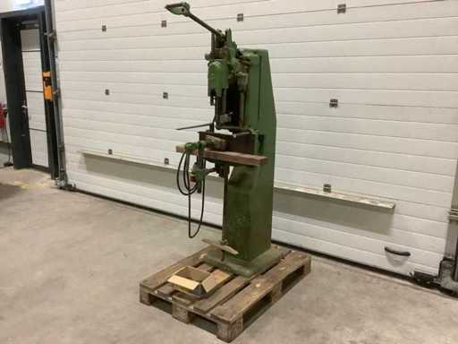 Mașina de cusut lanț Festo