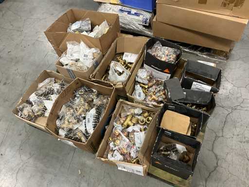 Lotto di vari raccordi a compressione in ottone