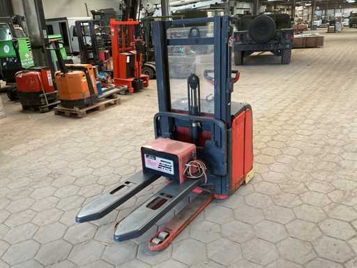 2012 Linde L14 Stacker