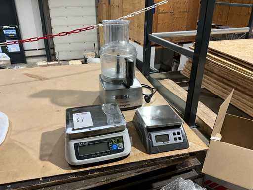 Bilancia digitale e fusta a piedi (2x)