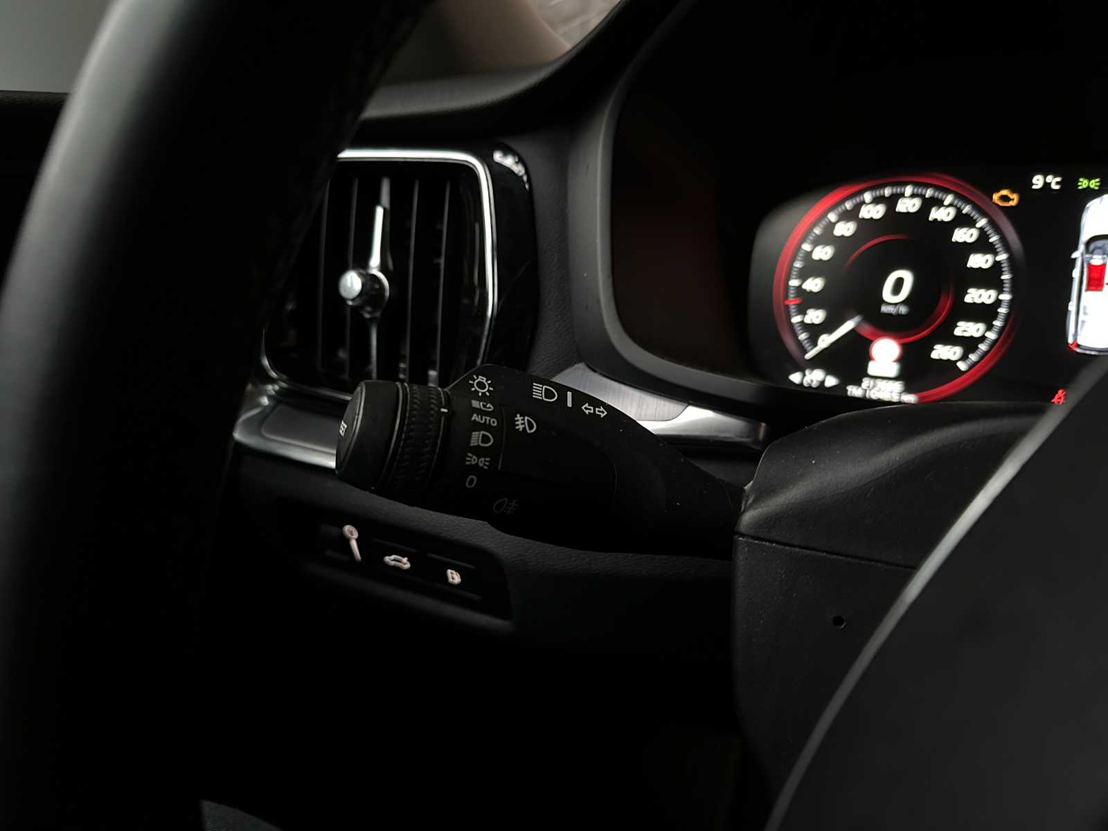 Volvo V60 2.0 T6 Recharge AWD Inscription Expression 253pk 2021 (Origineel-NL + 1e eigenaar), N-828-HZ