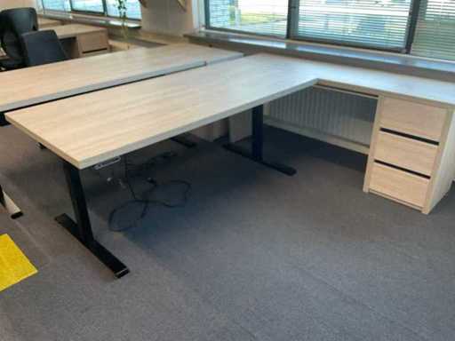 Linak-Schreibtisch, Eckeinheit