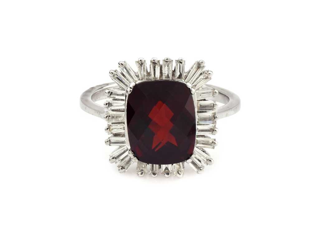 (Certified) Ring With Natural Garnet And Diamonds 5.20g