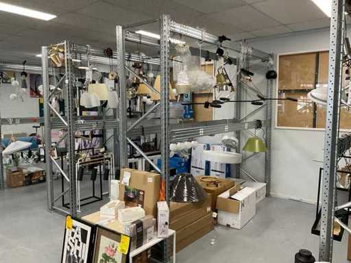 Un lot de iluminat asortat