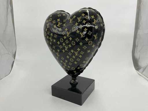 Sculptură în formă de inimă