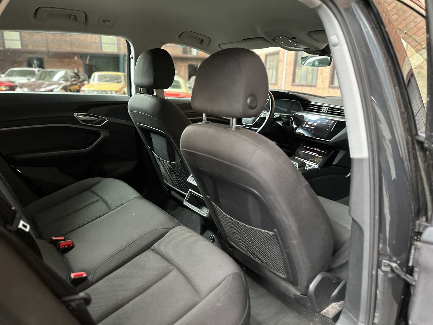 Audi e-tron 50 Quattro Launch Edition 71 kWh 313pk 2020 (Origineel-NL & 1e Eigenaar), J-840-LR