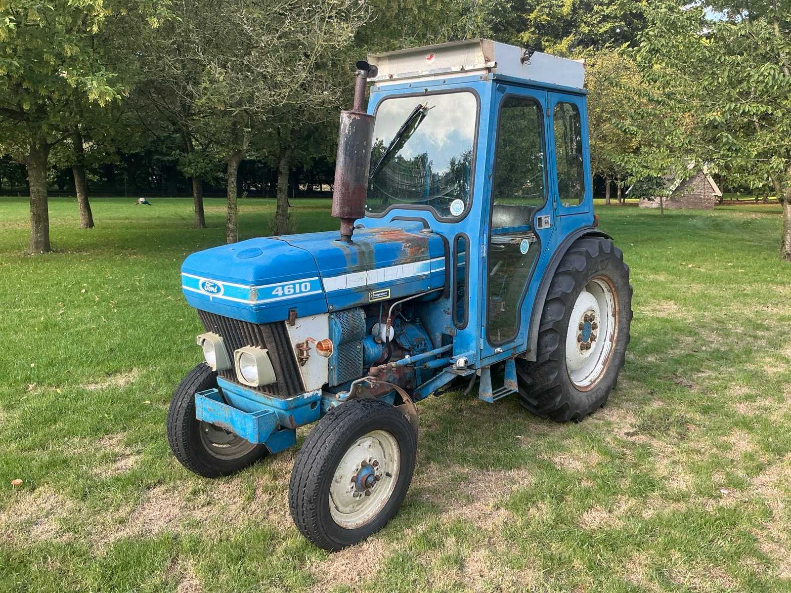 1992 Ford 4610 Two-wheel drive farm tractor