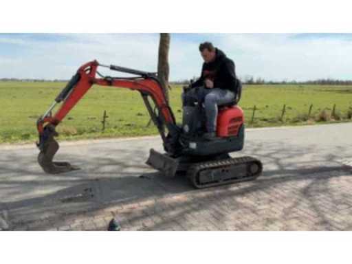 909dbf0a-acf0-4779-b39f-5b3a65b8d8f5.mp4