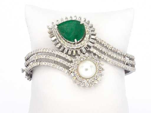 Weißgold-Strike-Armband mit Diamant-Smaragd und Blasenperle
