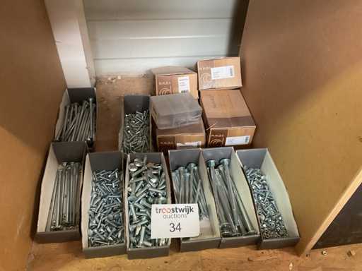 1 Charge Zugbolzen; Heftklammern