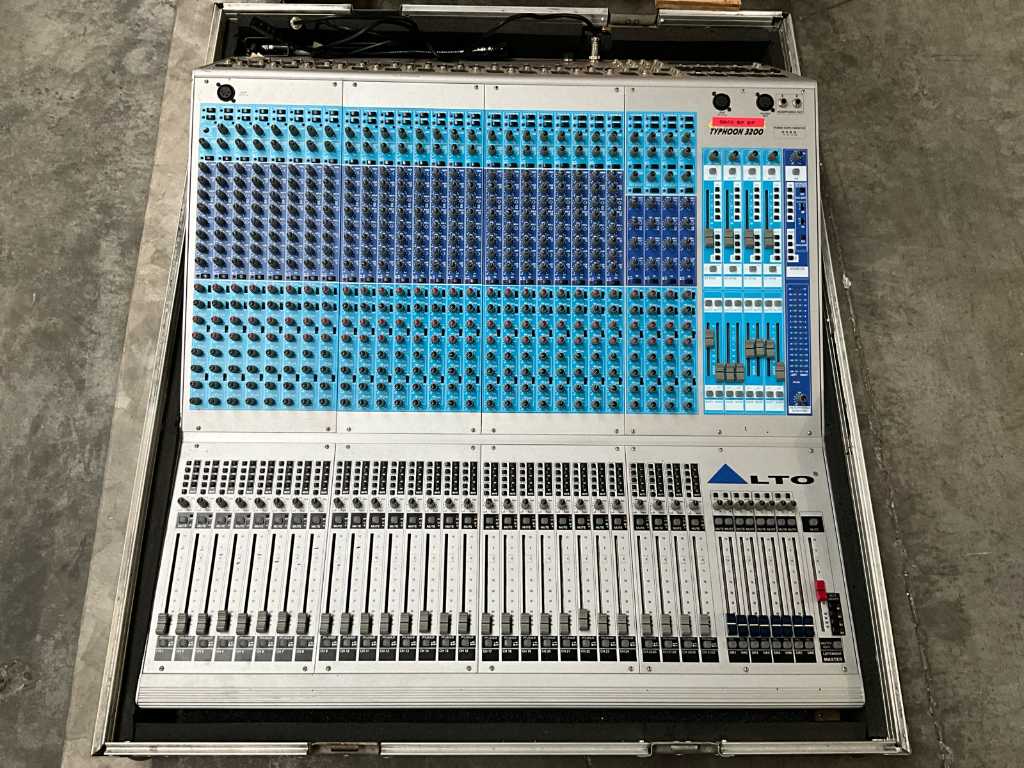 ALTO TYPHOON 3200 Sound Mixer