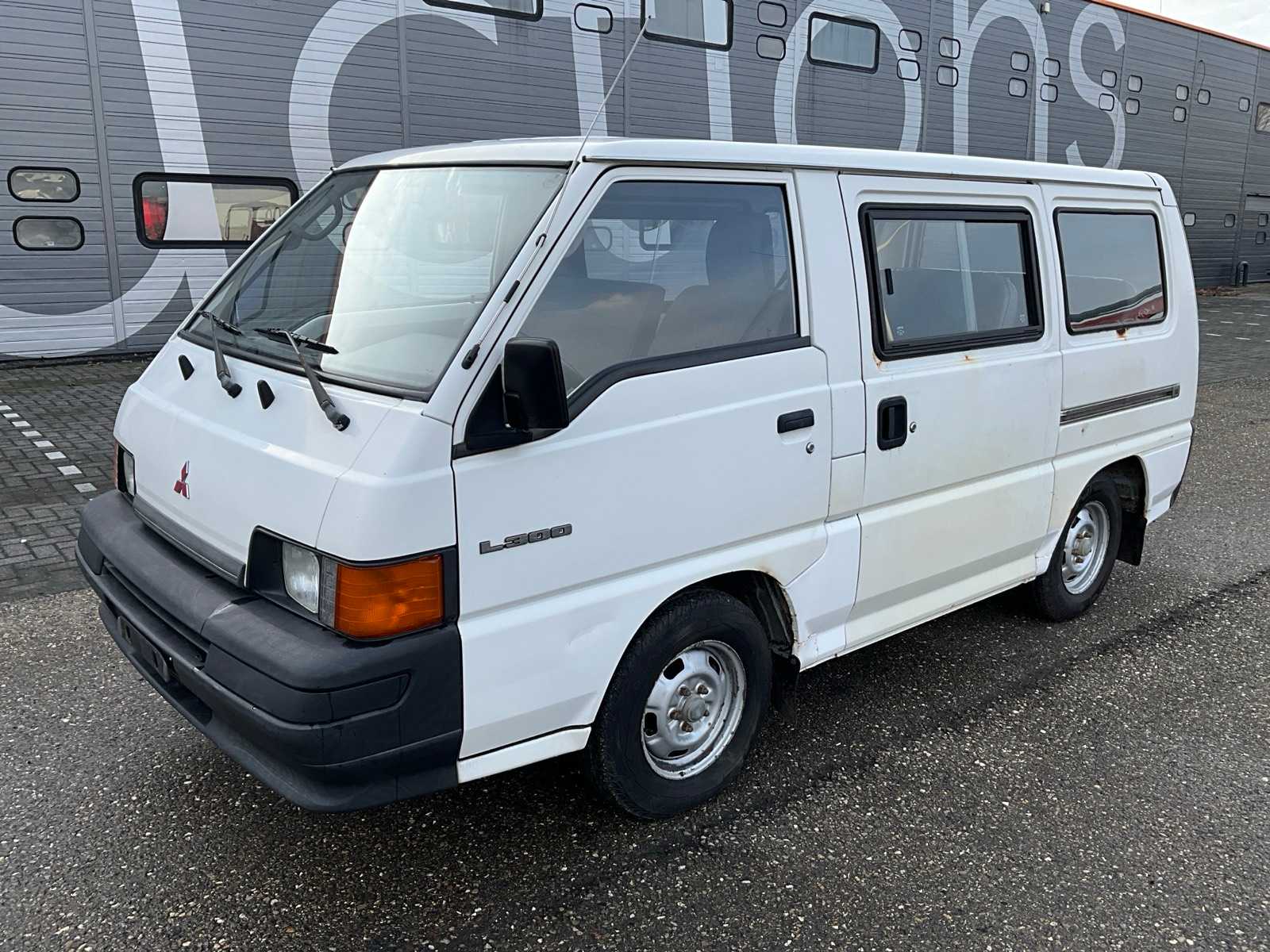 Mitsubishi L300 Commercial Vehicle