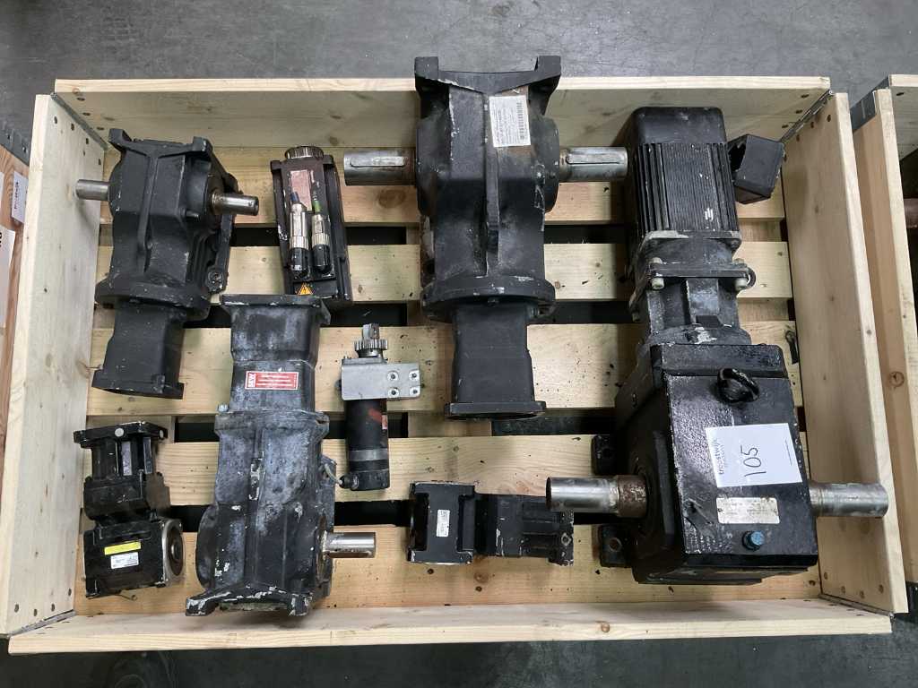 Batch of electric motors and gearboxes