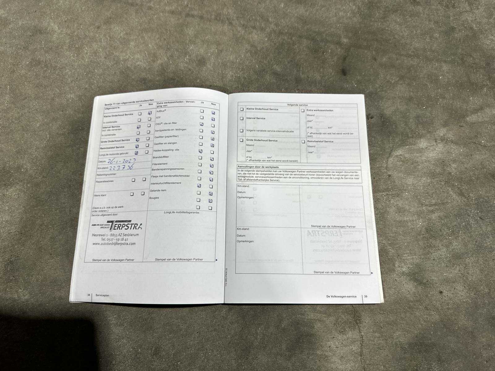 Volkswagen Tiguan 2.0 TDI Sport&&Style 4Motion 140pk 2011 (Origineel-NL), 74-PNH-9