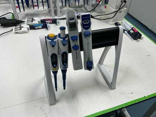Pipettes with Carrier (4x)