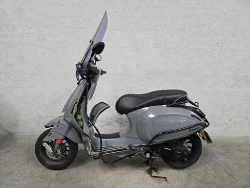 Vespa - skuter na skuterze - Sprint 4T - wersja 45km dlh73r