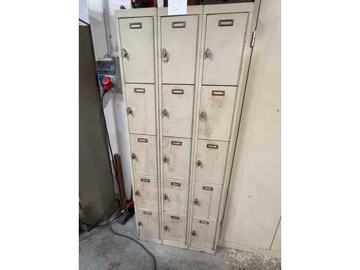 Werkzeugschrank mit Fräsern, Spiralbohrern, Drehstählen & Messmitteln