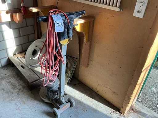 Mașină de arat cu accesorii