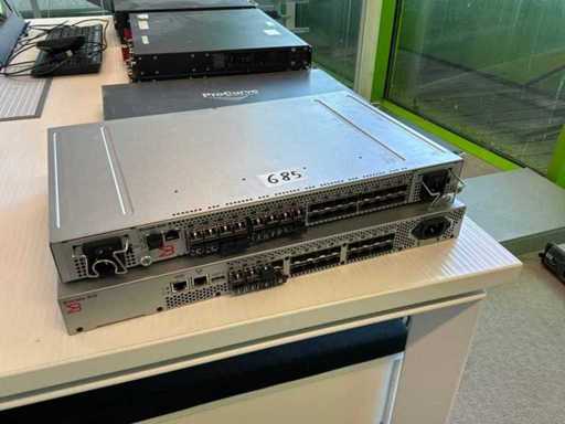 BROCADE 300 en 5000 Glasvezelswitches (2x)