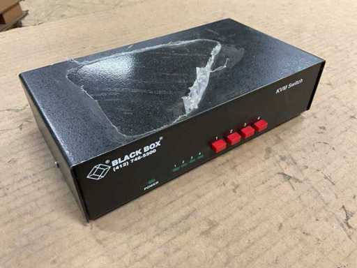 Switch KVM cu cutie neagră