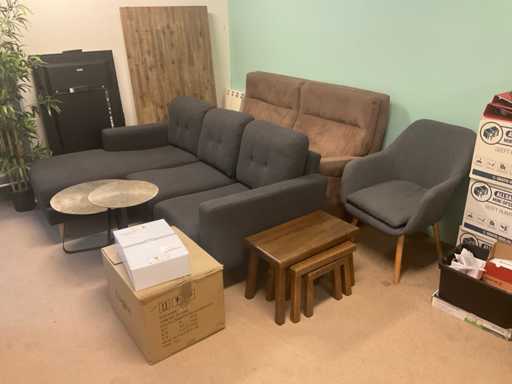 Partia różnych mebli