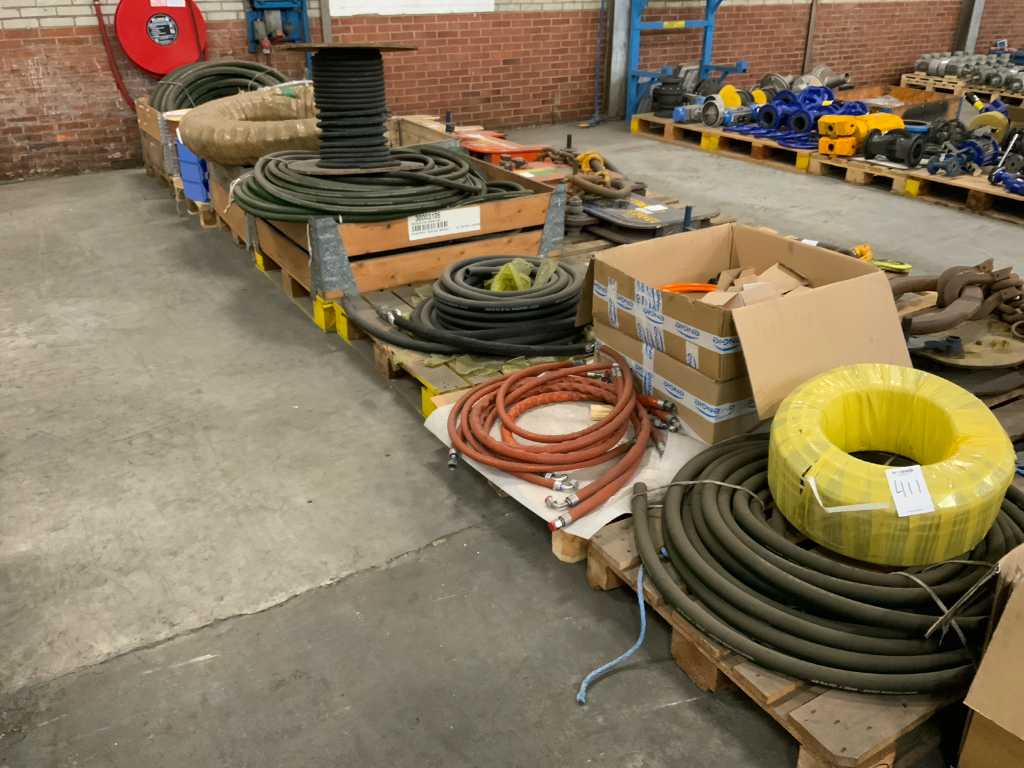 Batch of various hoses