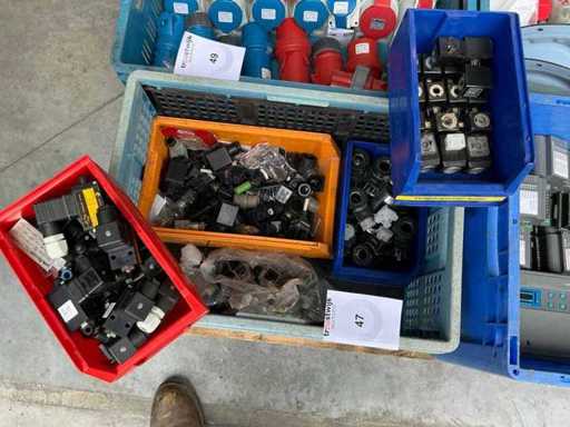 Lotto di varie valvole magnetiche