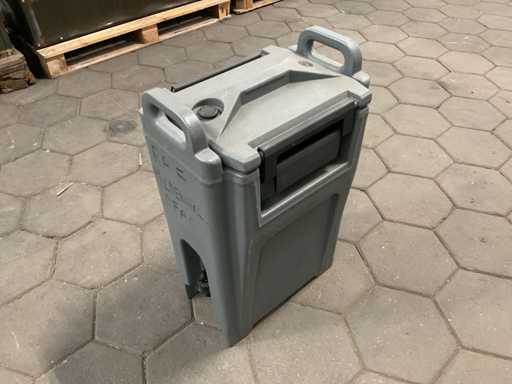 Cambro Camtainer