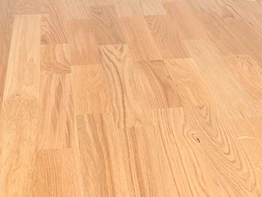 122 m2 de parquet en planches multiples - 1082 x 207 x 14 mm