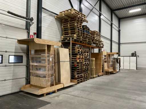 Batch of pallets and trestles