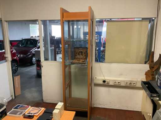 Vitrinekast met sigarendoos en Harley Davidson object