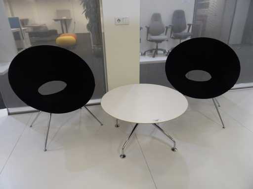Tisch mit 2 Stühlen