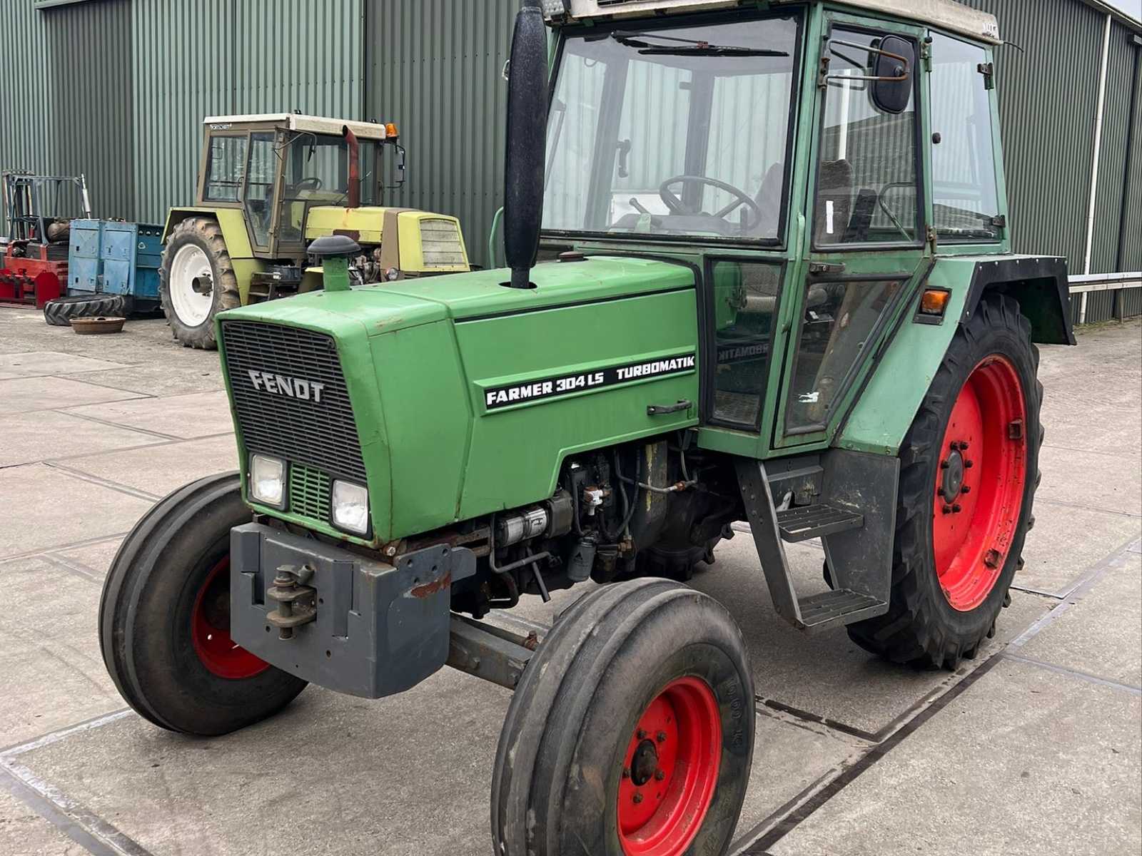 1985 Fendt Turbomatik Farmer 304LS Two-wheel drive farm tractor
