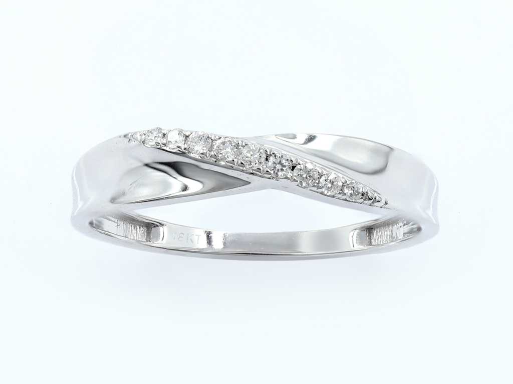 18 KT White gold Ring With Natural Diamonds