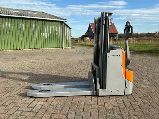 2019 Still EXD18K Stacker