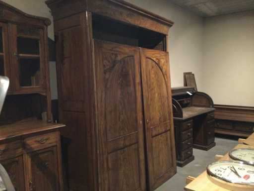 Armadio antico a 2 porte