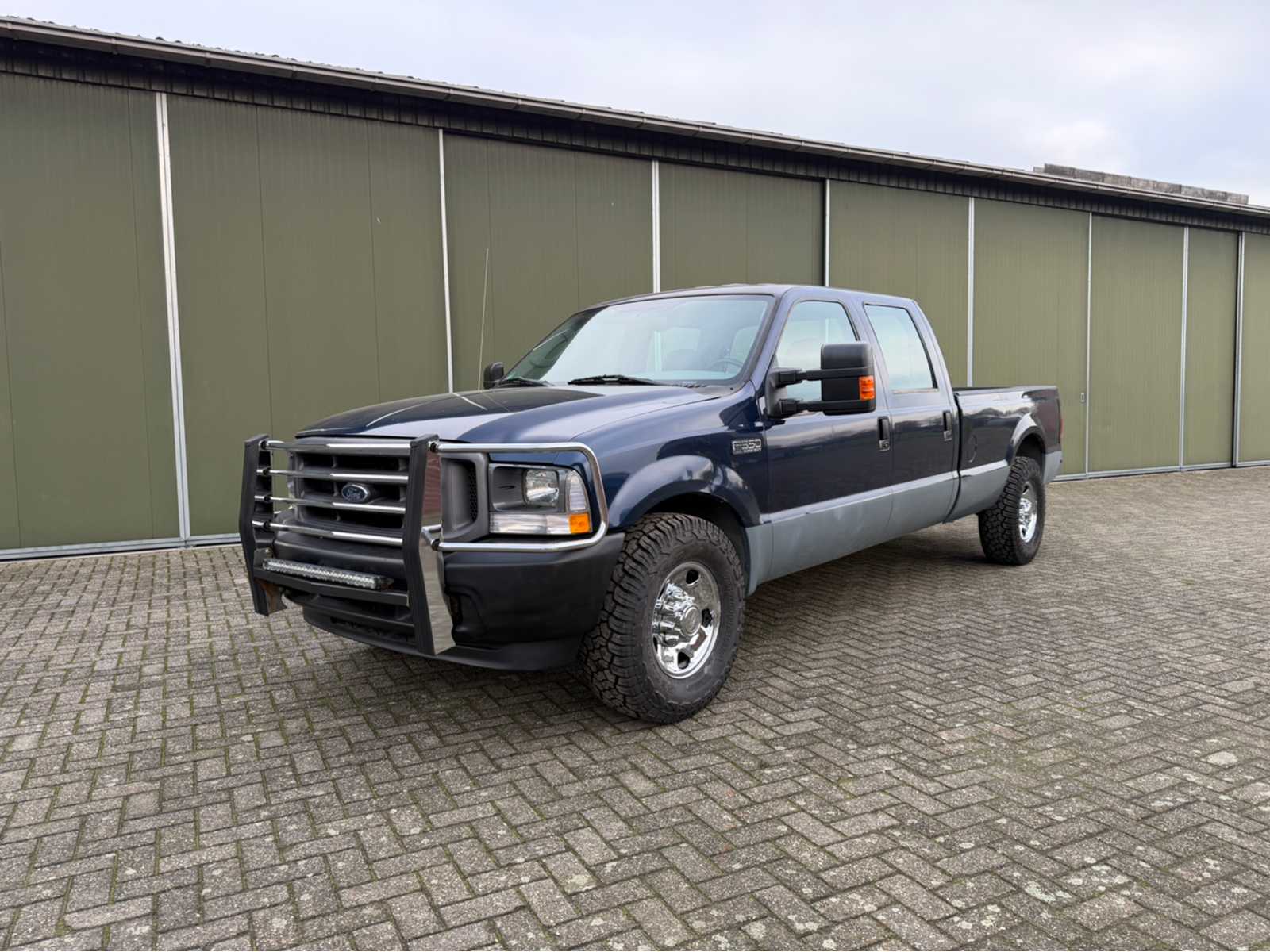 2004 Ford F350 XL Super Duty Passenger Car