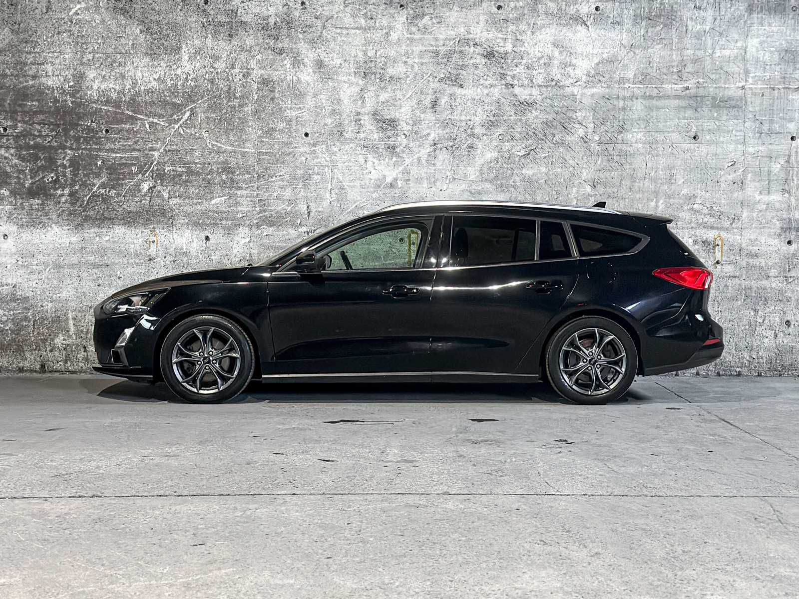 Ford Focus Wagon 1.0 EcoBoost ST Line Business 123pk 2019, T-876-HJ