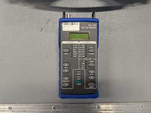 BARCO, NEVION, EXTRON - MatrixPro, DVI-Extender, BNC-6 Drum ecc. - Strumenti multimediali (2x)