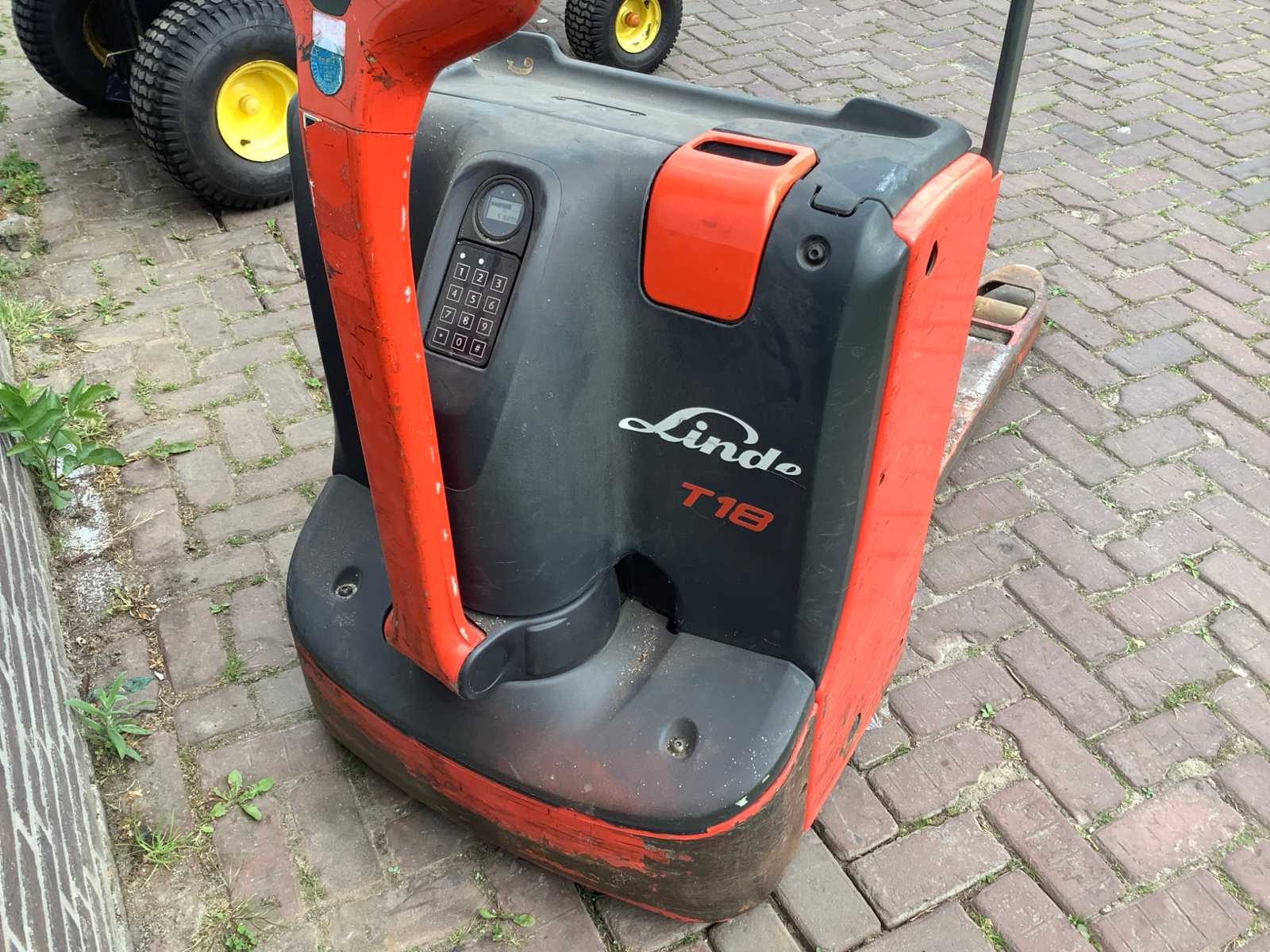 2016 Linde T18 Electric Pallet Truck