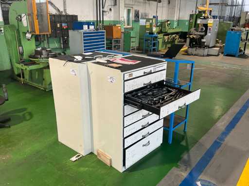 Armadio con utensili di fresatura!