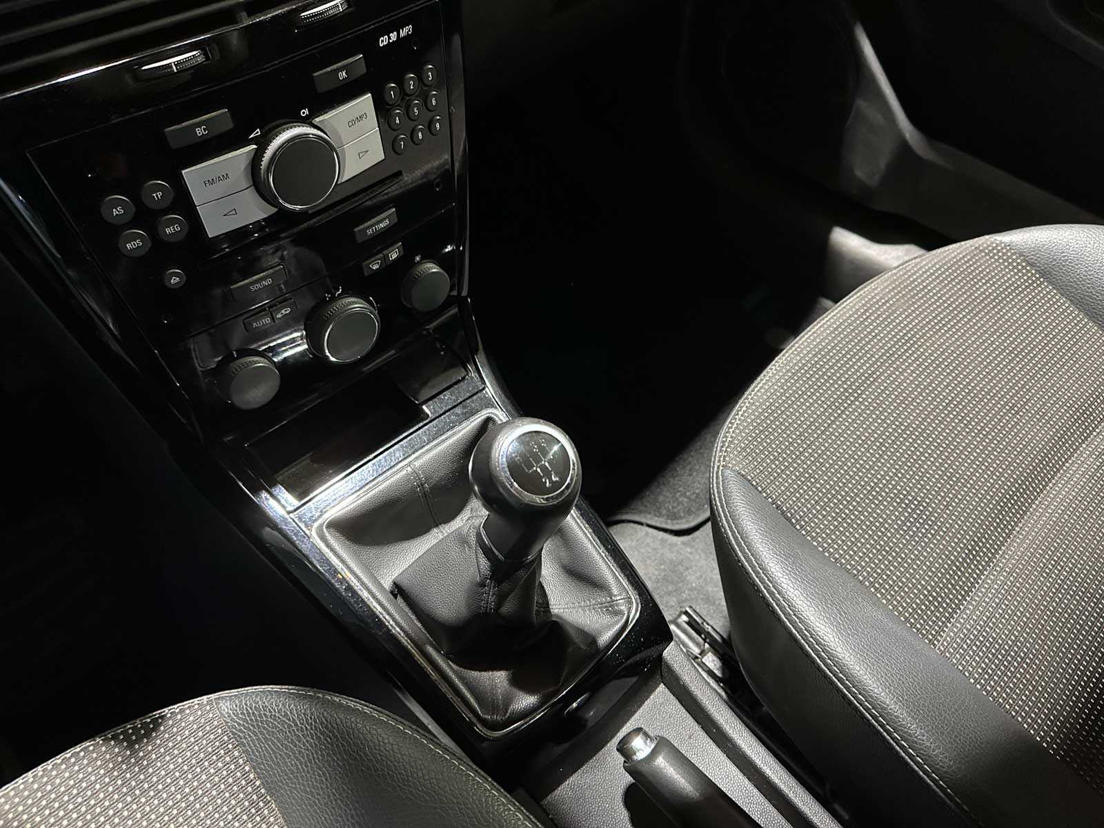 Opel Astra GTC 1.8 Cosmo 140pk 2009 (Origineel-NL), 16-JDN-1