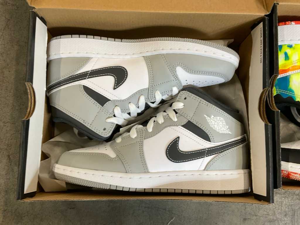 Nike Jordan 1 Mid Sneakers 36 6x Troostwijk Auctions