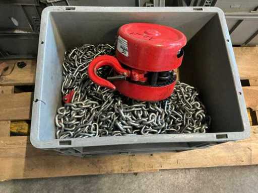 Treuil rouge de 500 kg dans le bassin avec chaîne de 12 mt