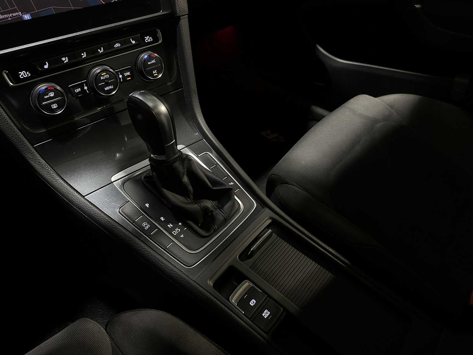 Volkswagen Golf 1.0 TSI Comfortline Business 110pk 2018 (Origineel-NL), RX-771-L