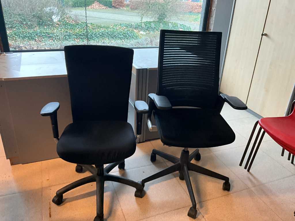 2 chaises de bureau différentes AHREND et FRANCH