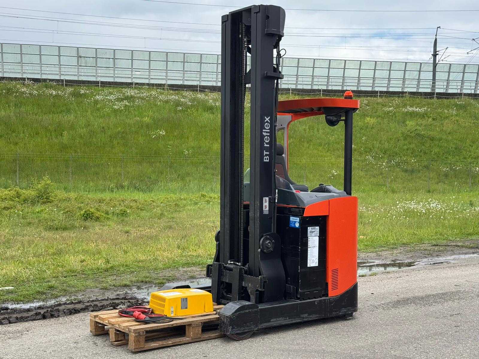 BT – RRE160 – Reach forklift – 2012