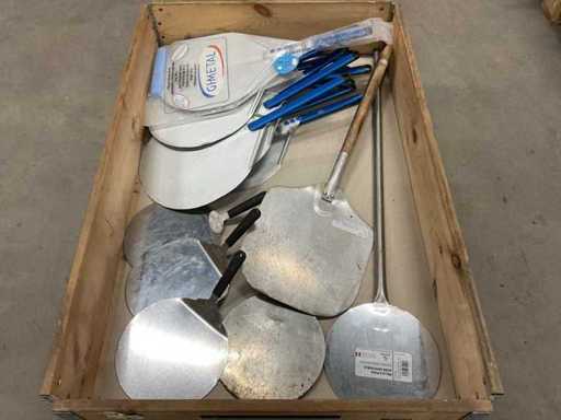 Partij pizza scheppen